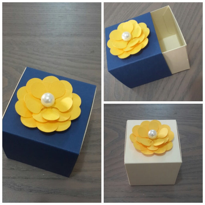 Flower # 1 with Pearl - Favor Boxes (Min. 30 pcs)